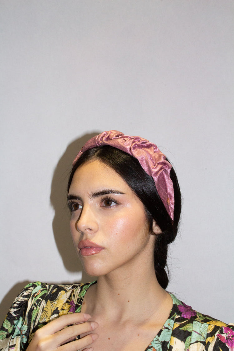 Diadema rosa diseño pliegues