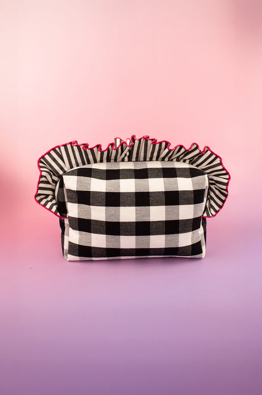 En Laqocha creamos neceseres hechos a mano con amor, pensados ​​para mujeres que quieren algo más que un simple accesorio. Nuestros diseños combinan color, calidad y originalidad para ofrecerte piezas prácticas y con personalidad.

Ya sea que los usos como neceseres para maquillaje , para llevar en el bolso o para organizar tus esenciales en un viaje, cada neceser está diseñado para acompañarte con estilo.


Neceseres para mujer: prácticos, bonitos y únicos
neceser mujer,los mejores neceseres de vichy